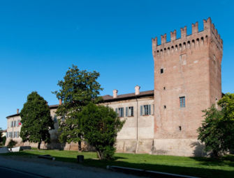 Hub vaccinale nella Rocca di San Martino in Rio