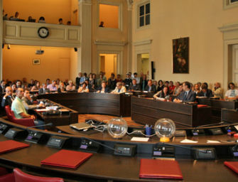 Modena. No mask in Consiglio comunale, presidente li denuncia