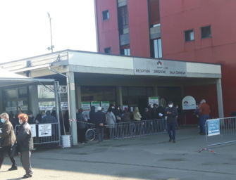 Vaccino: chiuse nel pomeriggio Fiere di Reggio