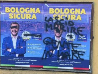 Imbrattati i manifesti della Lega con Salvini