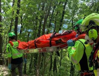 28enne cade mentre arrampica sulla Pietra di Bismantova, soccorsa dall’elicottero