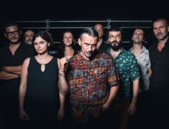 Reggio. John De Leo Grande Abarasse Orchestra sul palco di piazza Martiri del 7 luglio