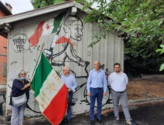 Reggio. Antifascismo, sistemata la “baracchina” di Piero al ponte di San Pellegrino