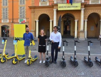 Il sindaco Vecchi su Fb: ecco i monopattini elettrici a Reggio. Guidate con prudenza
