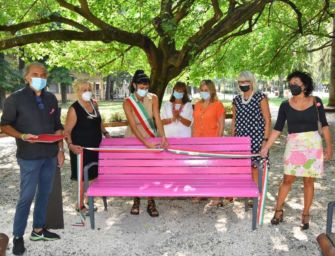 Reggio. Al parco Cervi la Panchina Rosa della prevenzione al tumore al seno