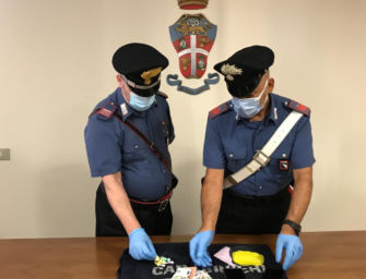 Si sposta in monopattino per spacciare cocaina in centro a Reggio: arrestato