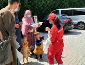 In fuga da Kabul, mamma con 2 bimbi ritrova il marito a Modena