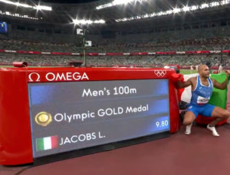 Il figlio del vento è azzurro, storico oro olimpico nei 100 metri per Jacobs