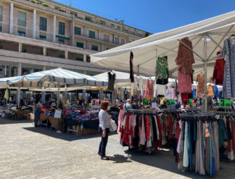 Bimbo di 8 anni sfugge al controllo della madre e si perde al mercato di Reggio: ritrovato da un controllore di Seta