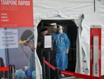 In Italia Rt sotto quota 1, ma sale l’incidenza