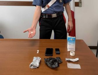 Scandiano. Nel parcheggio del supermercato con la coca, arrestato un 19enne