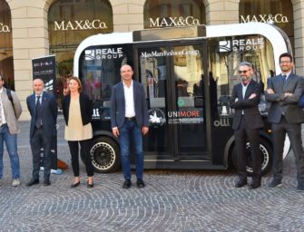 In piazza Prampolini presentata Olli, la navetta che guida da sola verso la Mediopadana (foto galleria)