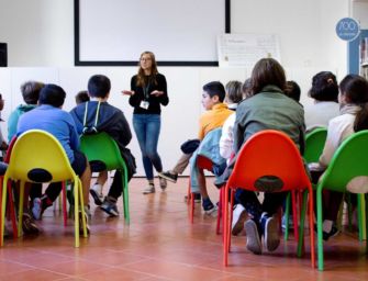 Parma. Prof delle medie presa a sassate