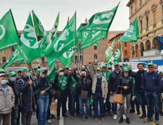 Anche agricoltori reggiani al sit-in di Bologna per incontrare assessore Mammi e prefetto