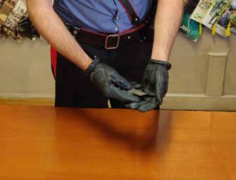 Fermato nell’area golenale del Po con hashish e bilancino: 18enne denunciato con l’accusa di spaccio