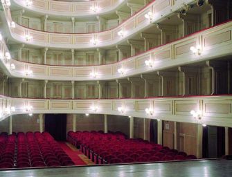 Guastalla. Riparte il teatro Ruggeri: da Lopez e Solenghi a ‘Le memorie di Adriano’