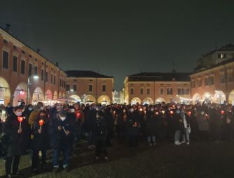 Fiaccolata dopo strage famiglia a Sassuolo