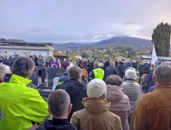 Una folla commossa per l’addio al cardiologo Guiducci a Villa Minozzo