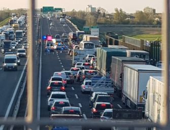 A1 chiusa a Modena dopo incidente, altro giorno di caos e code di km