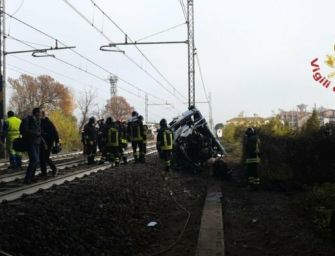 Pontetaro. Pulmino cade sui binari, 1 morto