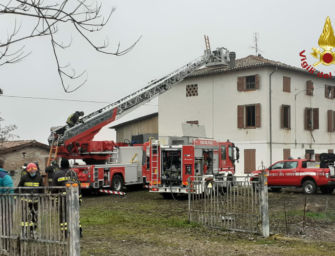 Modena. Aereo si schianta su casa disabitata: morto il pilota