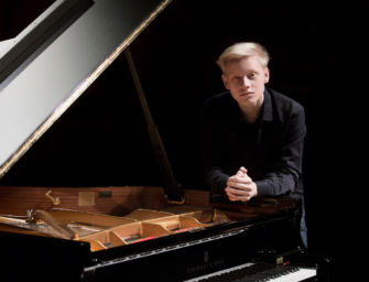 Al teatro Valli di Reggio arriva il giovane e talentuoso pianista russo Alexander Malofeev
