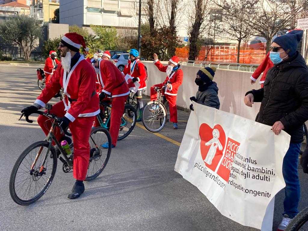 Babbi Natale in bici per bimbi Sant'Orsola | 24Emilia