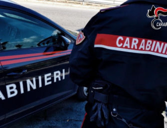 Aveva eroina e hashish in casa: 50enne di Correggio arrestato per spaccio e minacce a pubblico ufficiale