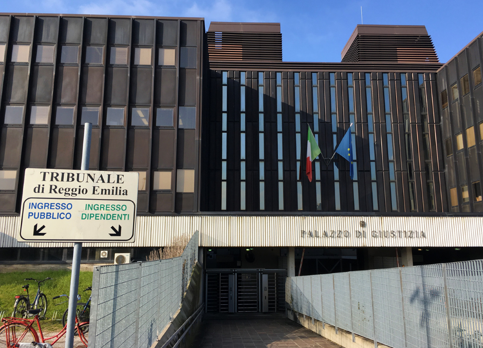 Entrata del tribunale palazzo di giustizia di Reggio entrata