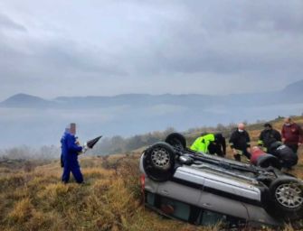 Auto nella scarpata: salvati marito e moglie