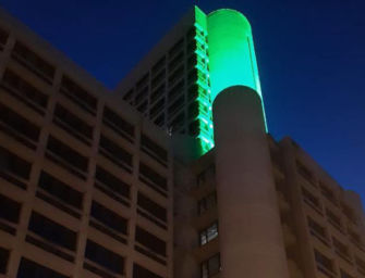 Il palazzo della Regione Emilia-Romagna illuminato di verde per ricordare le persone scomparse