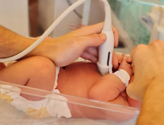 CuraROnlus e Progetto Pulcino: donata al Santa Maria Nuova sonda ecografica per neonati