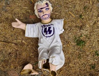 Reggiolo, Gesù sfregiato con simboli nazisti