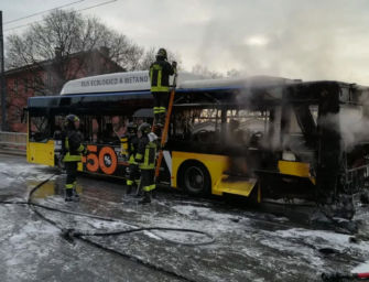 Modena. Autobus a metano in fiamme per un guasto al motore, illesi passeggeri e autista