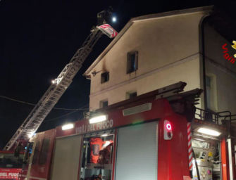 Novellara, casa a fuoco: 15 gli intossicati