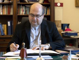 Reggio. Il vescovo Morandi: Benedetto, “umile lavoratore della vigna del Signore”