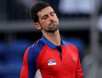 Djokovic, visto ancora annullato: rischia di essere bandito dal Paese per 3 anni. Giudice chiede fermo