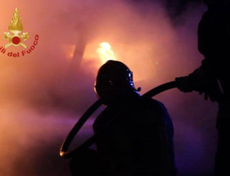 Incendio notturno a San Rocco di Guastalla, in fiamme un’auto