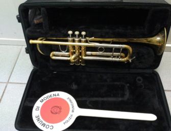 Modena. Tenta di rivendere la preziosa tromba rubata nell’auto di un docente