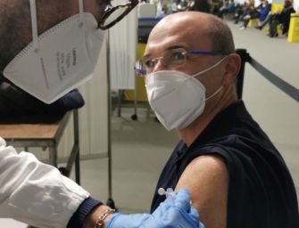 Reggio. Vecchi: terza dose fatta. Vacciniamoci tutti, grandi e bambini