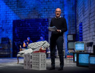 “La mia vita raccontata male”, Claudio Bisio al teatro Valli