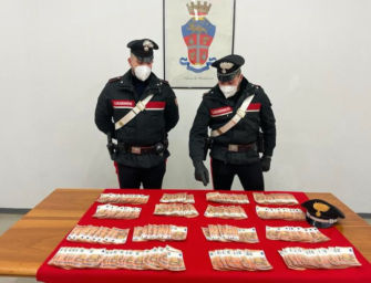 Parma, arrestato 38enne trovato con oltre ottantamila euro di banconote false in macchina
