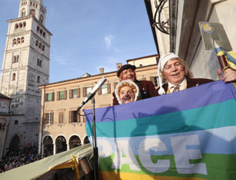 Carnevale a Modena. “Giornata di festa, ma vogliamo la pace”