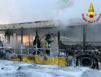 Autobus in fiamme a Carpi, illesi il conducente e i passeggeri a bordo