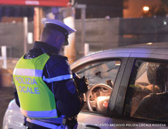 Modena. Automobilista ubriaco al volante causa incidente stradale a Portile: denunciato