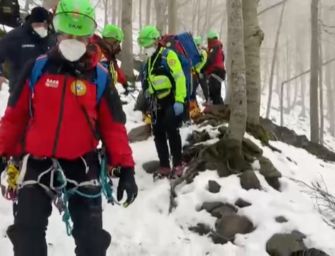 Escursionista di 45 anni precipita dal Corno alle Scale e muore