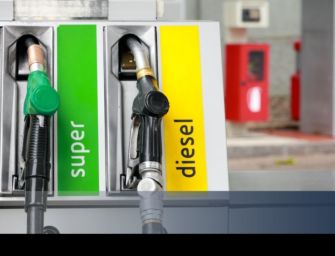 La benzina sfonda i 2 euro al litro