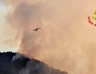 Ancora allarme incendi in Emilia-Romagna: bosco in fiamme a Varano de’ Melegari, nel Parmense
