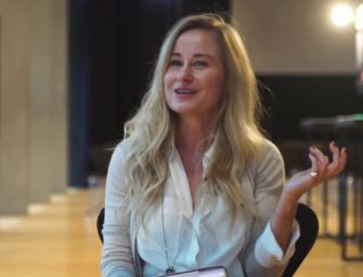 Reggio. A Finalmente domenica “Un salto” con Silvia Ferrara all’origine dell’immaginazione