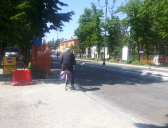 Reggio. In viale Umberto un cantiere poco rispettoso di pedoni e ciclisti